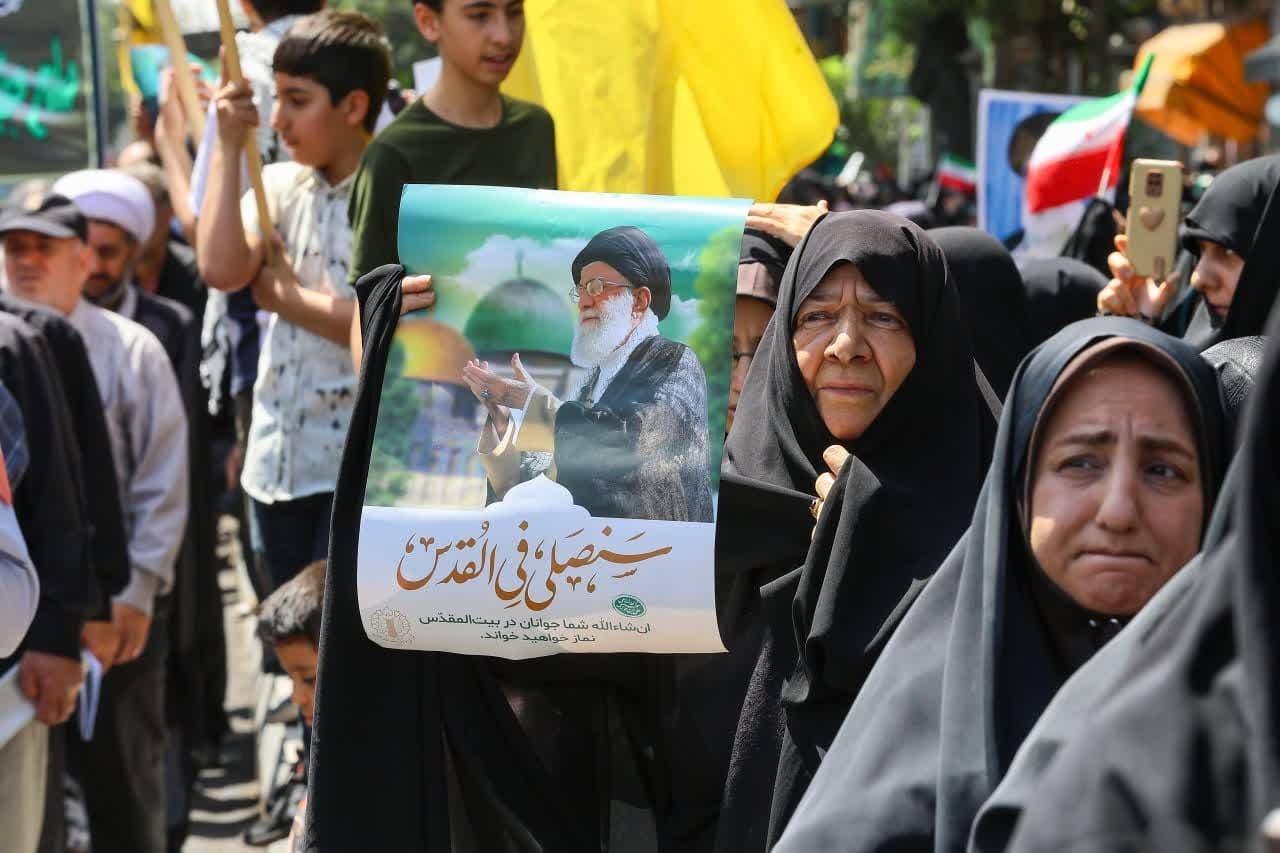 حضور امام جمعه تبریز در راهپیمایی جمعه‌ های خشم و نصر تبریز+ تصاویر