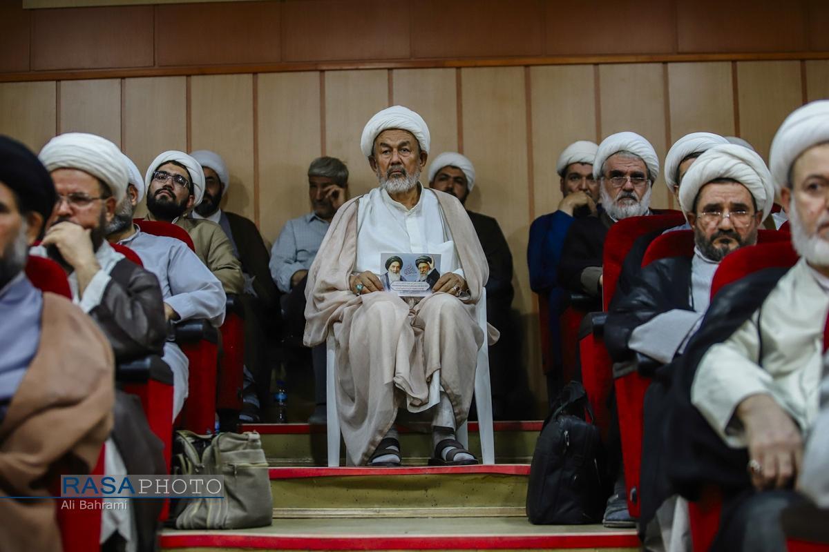 وحدت و احیای درس اخلاق، راهبرد مقابله با توطئه دشمن است