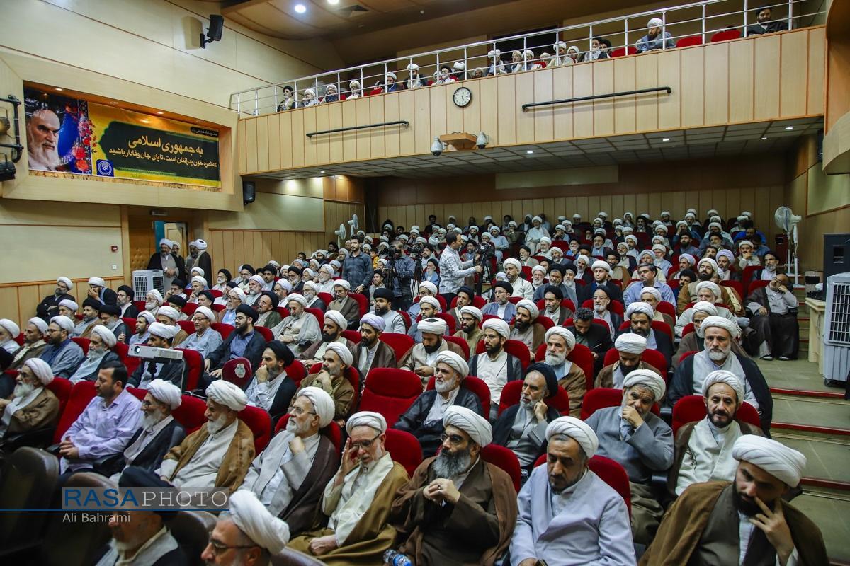 وحدت و احیای درس اخلاق، راهبرد مقابله با توطئه دشمن است