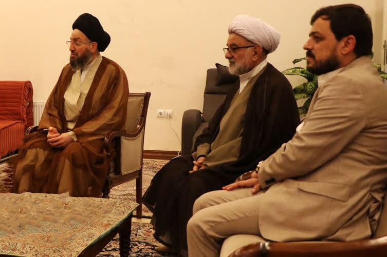 دیدار حجت الاسلام و المسلمین سیدعمار حکیم با آیت‌الله نوری همدانی