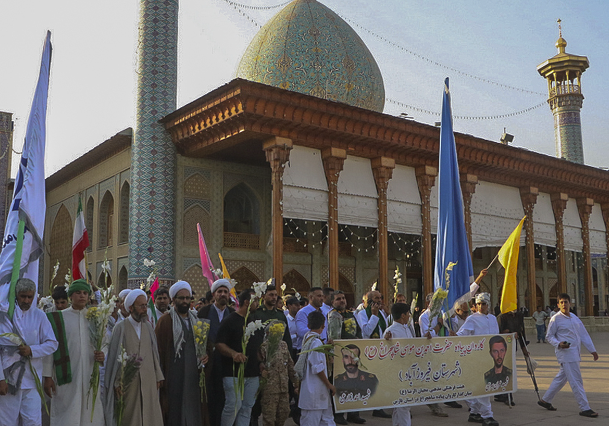 تشرف کاروان پیاده روی به حرم مطهر حضرت احمدبن موسی الکاظم