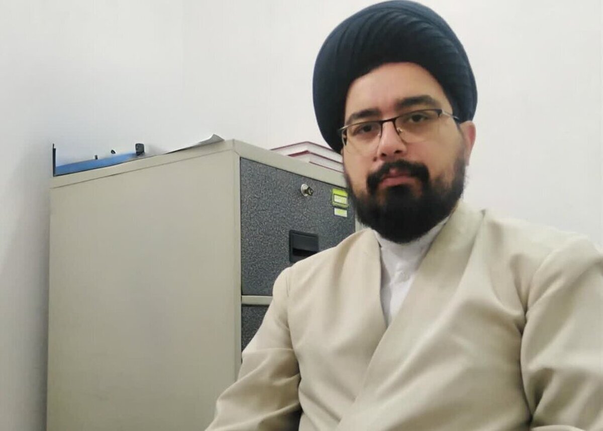 طلاب حوزه‌های علمیه با سلاح علم و دانش با شبهات مقابله کنند