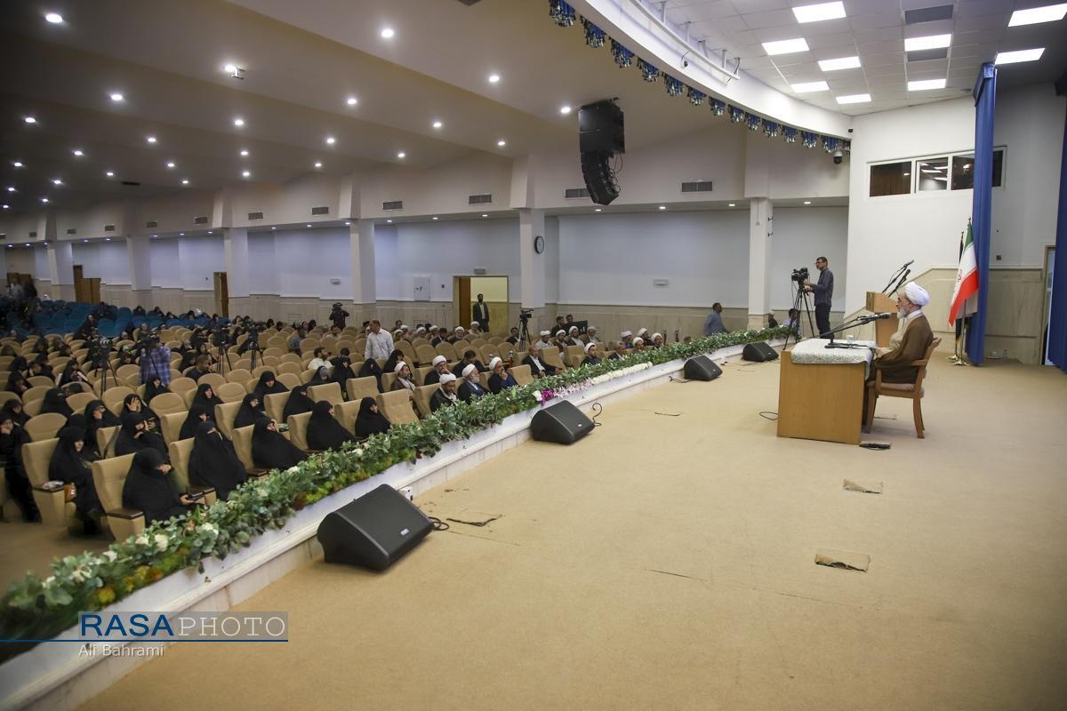بانوان طلبه چراغ هدایت و تمدن‌سازی اسلامی در جهان معاصر هستند