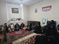 اهداف و آرمانهای شهدا را برای آیندگان بازگو کنیم