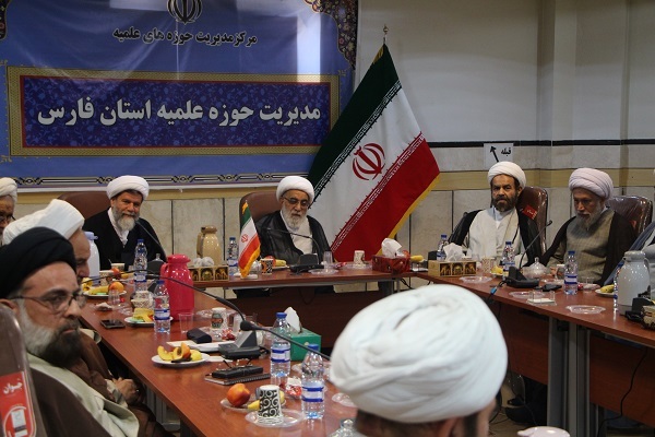  نگاهی به سفر آیت‌الله شب‌زنده‌ دار به استان فارس