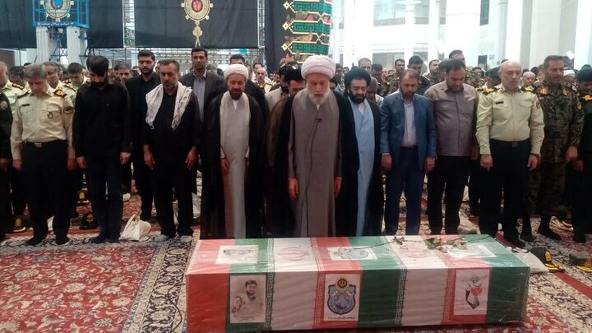 پیکر شهید مدافع امنیت در حرم مطهر شاهچراغ تشییع شد