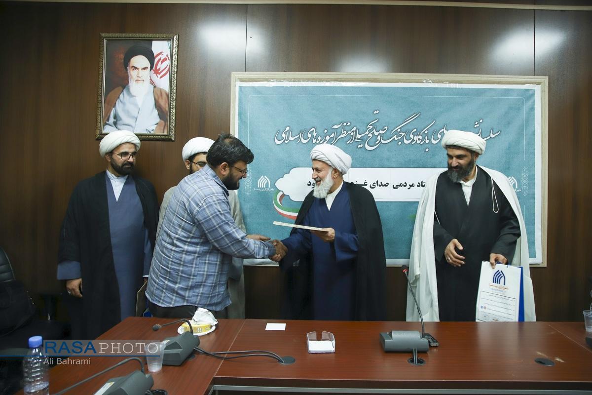 از لزوم ایجاد تشکل بین المللی آزادگان جهان تا کم کاری نهاد ها و رسانه ها در دامنه دار کردن صدای کاروان صمود