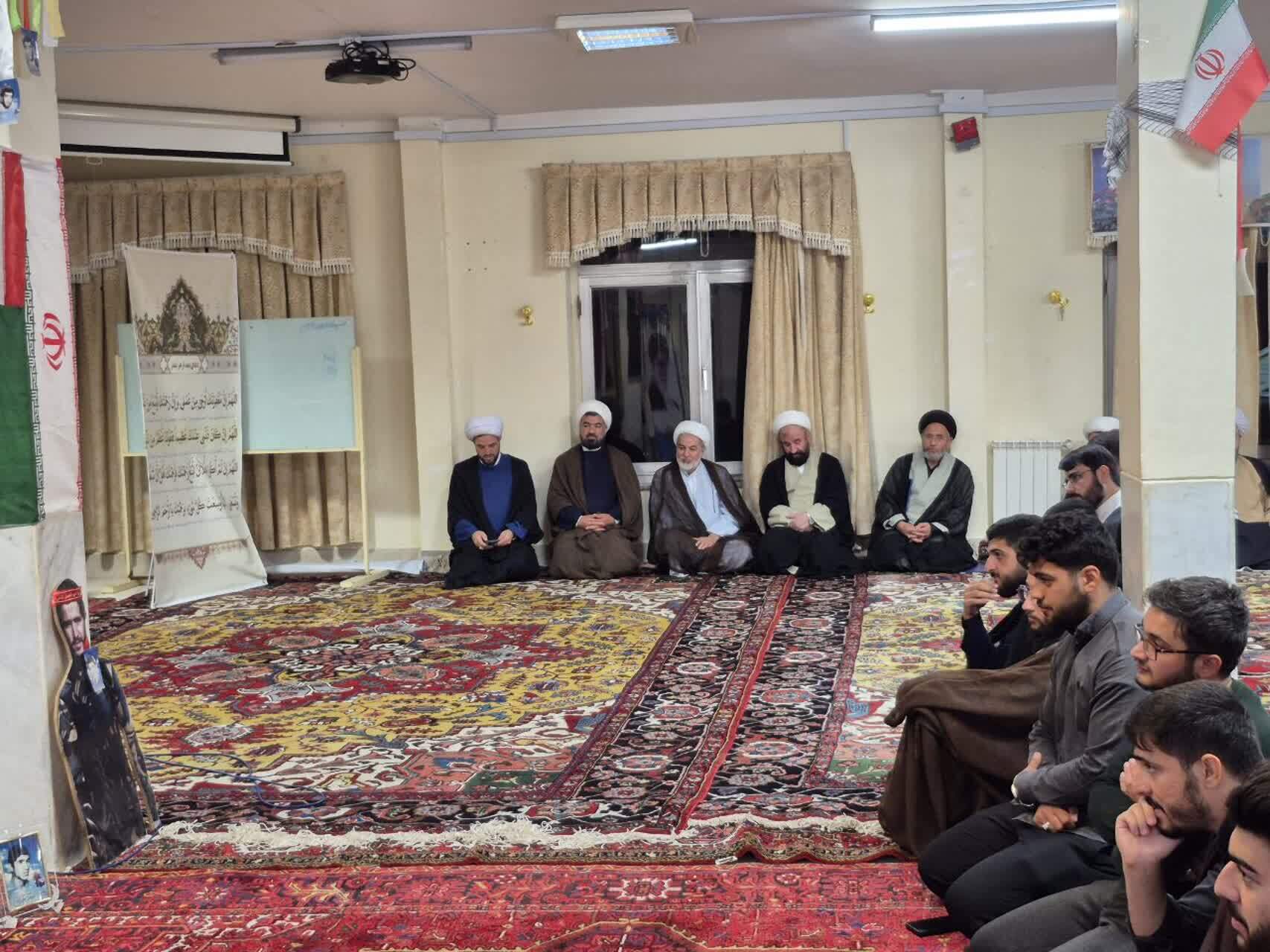 مراسم بزرگداشت و تجلیل از اساتید رزمنده روحانی در تبریز برگزار شد
