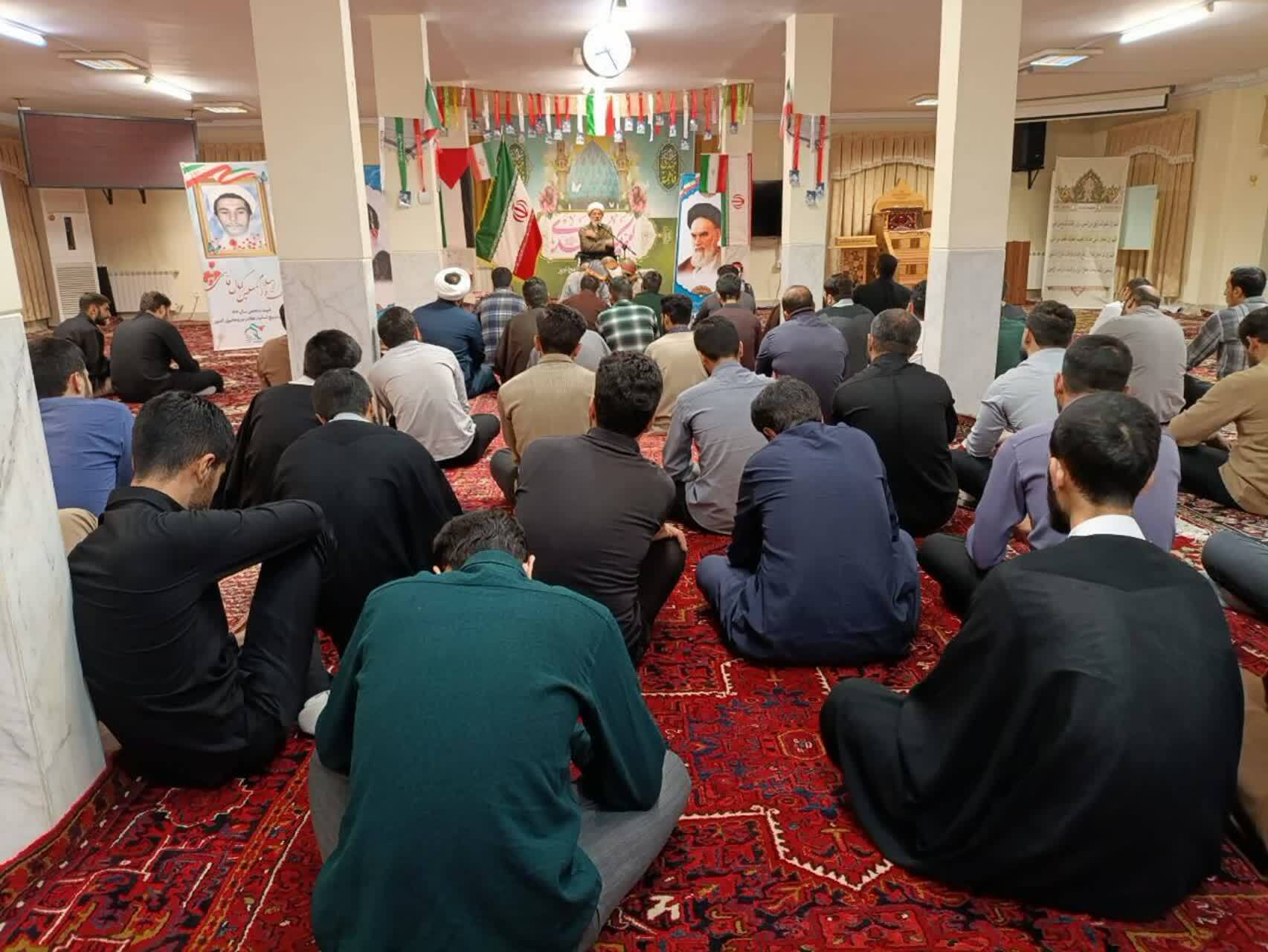 مراسم بزرگداشت و تجلیل از اساتید رزمنده روحانی در تبریز برگزار شد