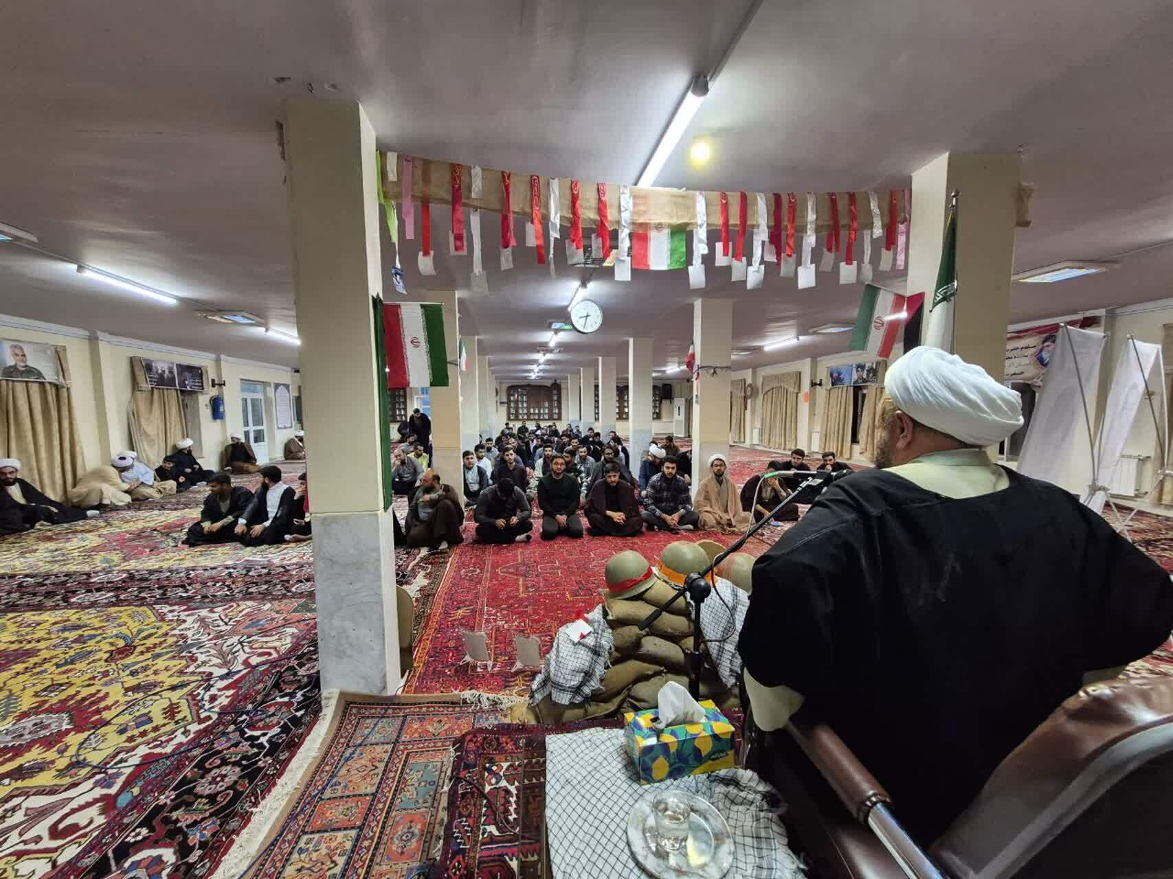 مراسم بزرگداشت و تجلیل از اساتید رزمنده روحانی در تبریز برگزار شد