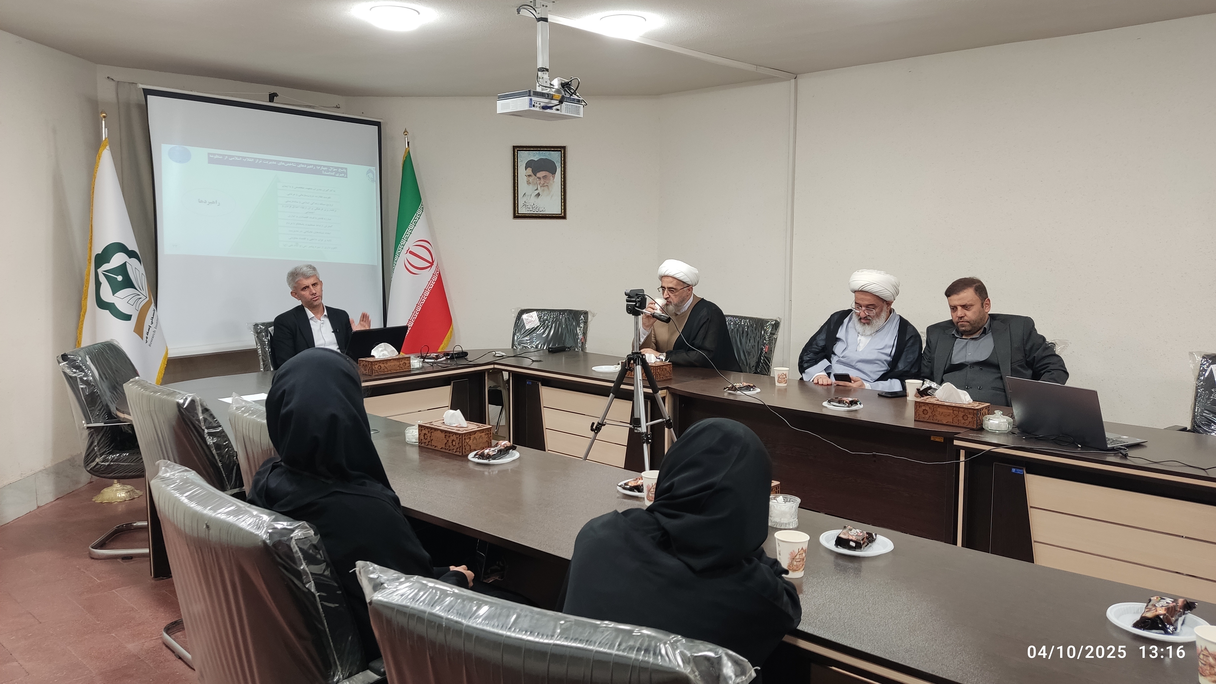 مدیریت تراز انقلاب اسلامی راهکاری برای مقابله با فساد و سیاست‌زدگی است