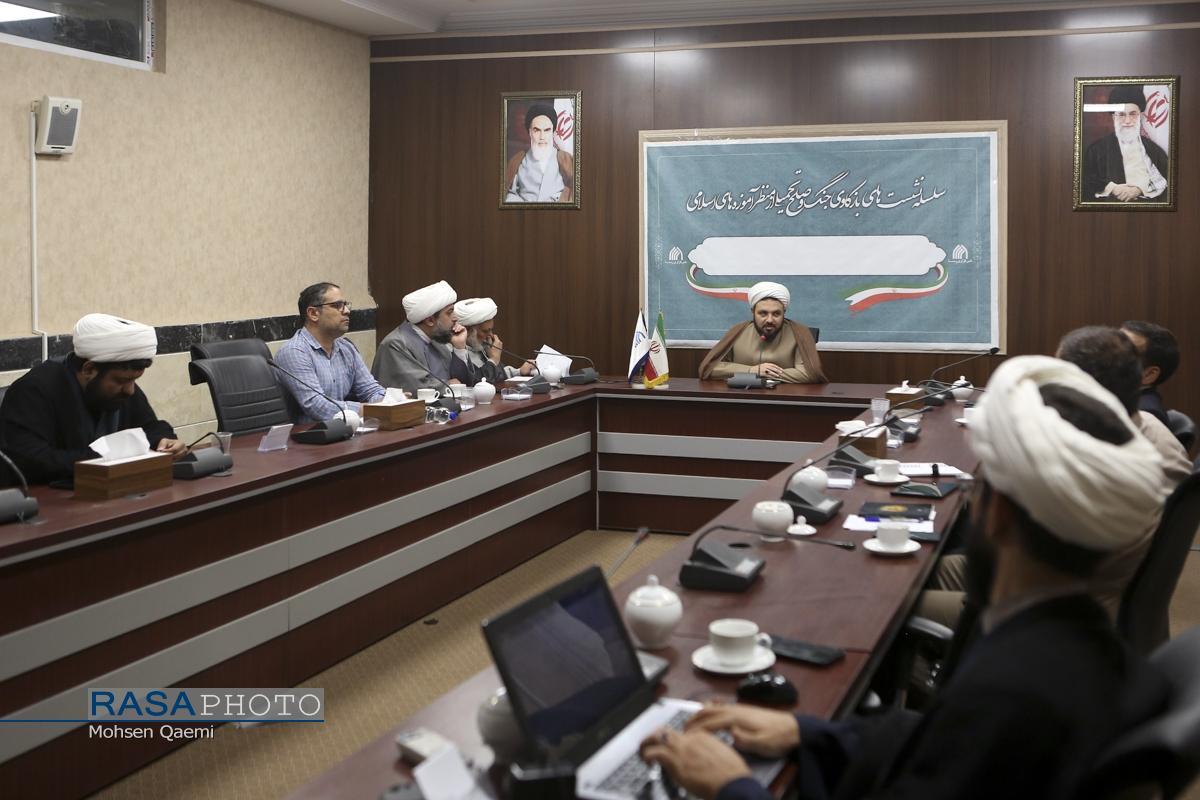  عرفان حلقه با ادعای دروغین ایرانی و اسلامی بودن ایمان و هویت مردم را نشانه گرفته است