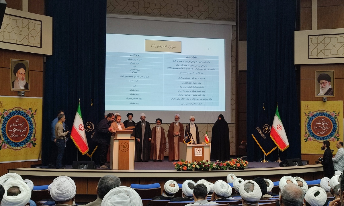آیین تکریم و معارفه مدیر حوزه های علمیه خواهران برگزار شد