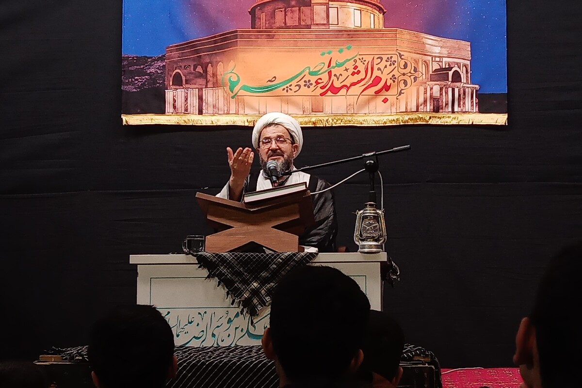 امیدبخشی به مردم، وظیفه طلاب جوان در عصر حاضر است