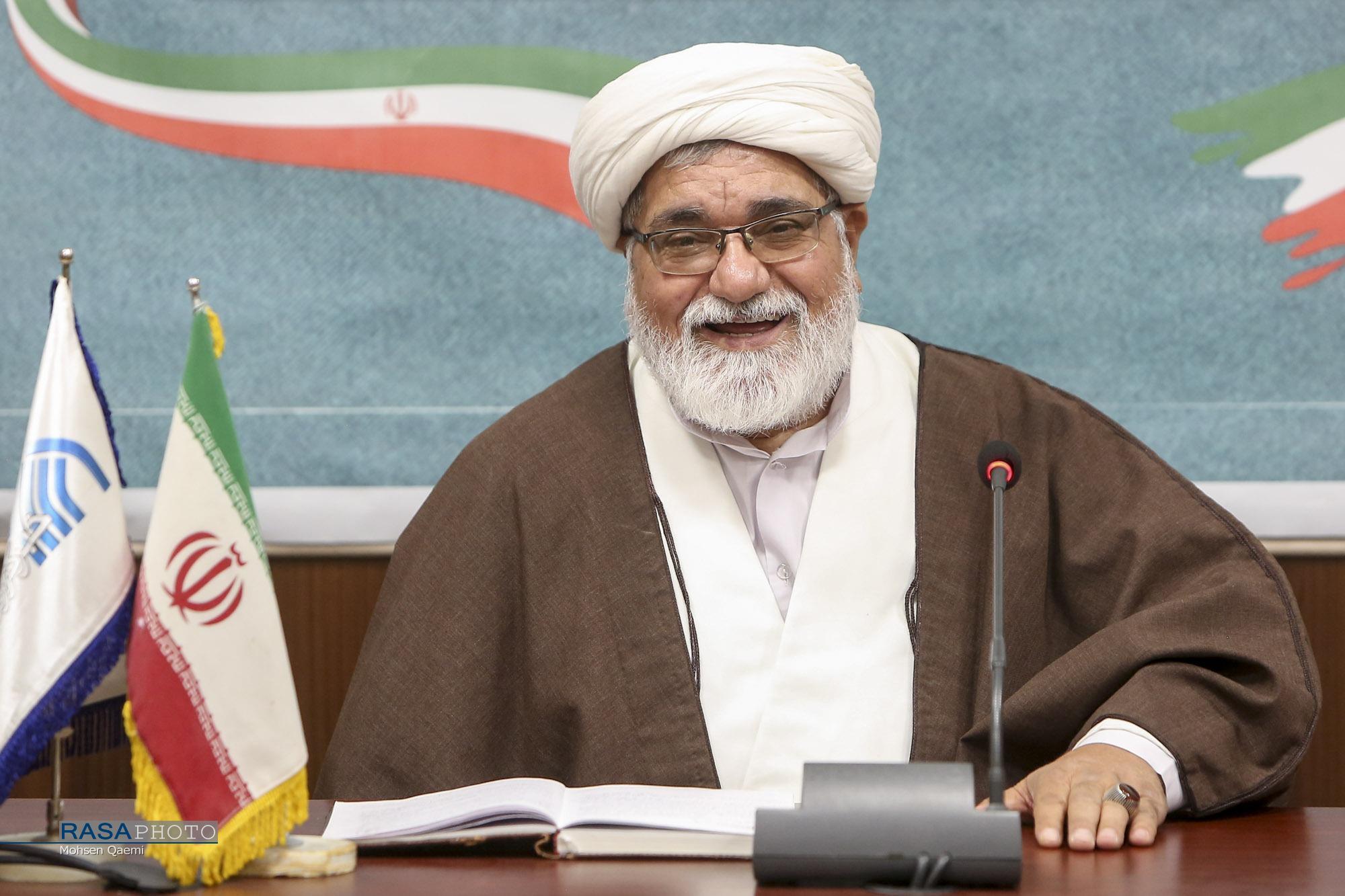 محفل خاطره‌گویی رزمندگان روحانی دفاع مقدس برگزار شد/م