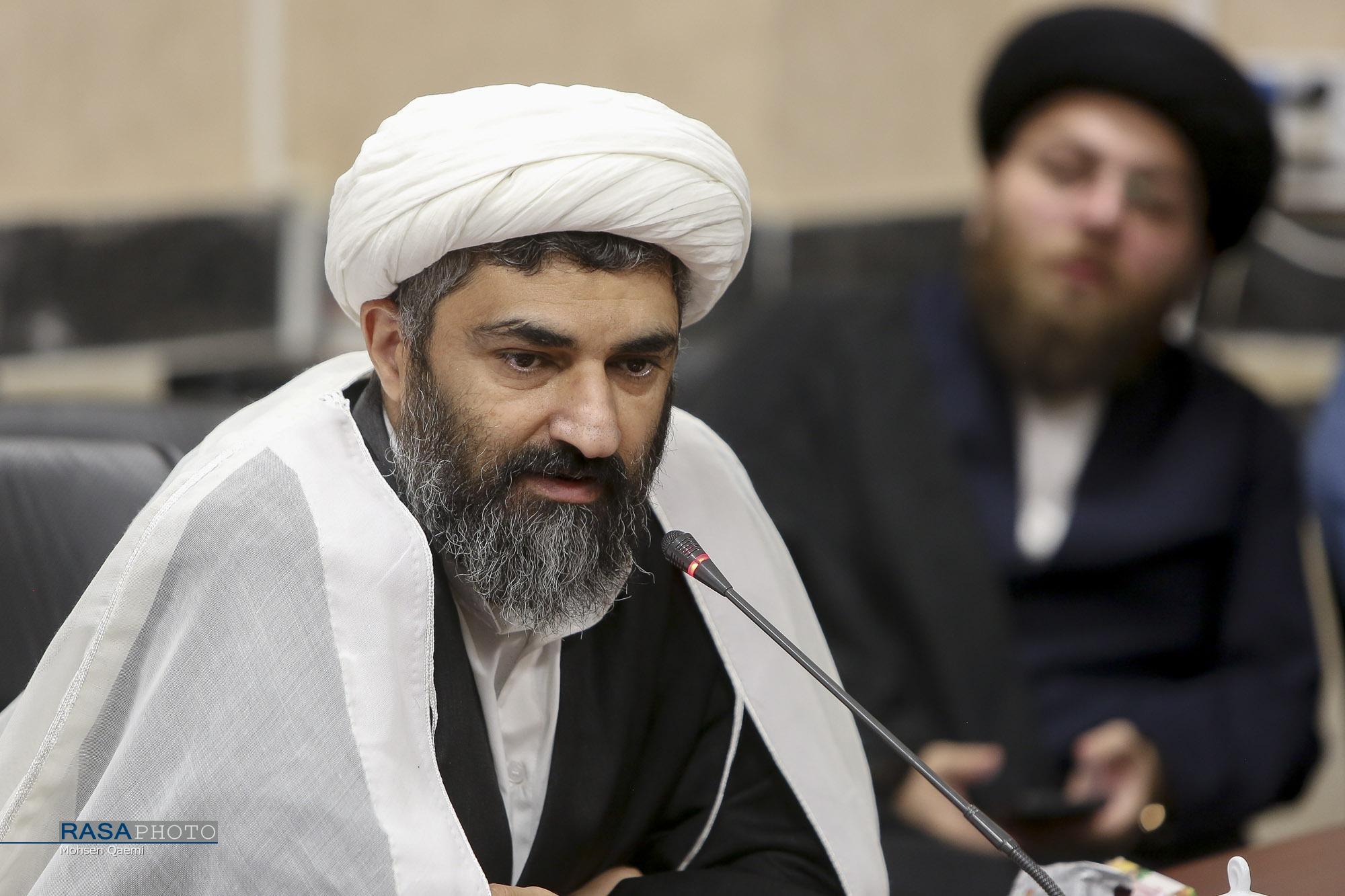 محفل خاطره‌گویی رزمندگان روحانی دفاع مقدس برگزار شد/م
