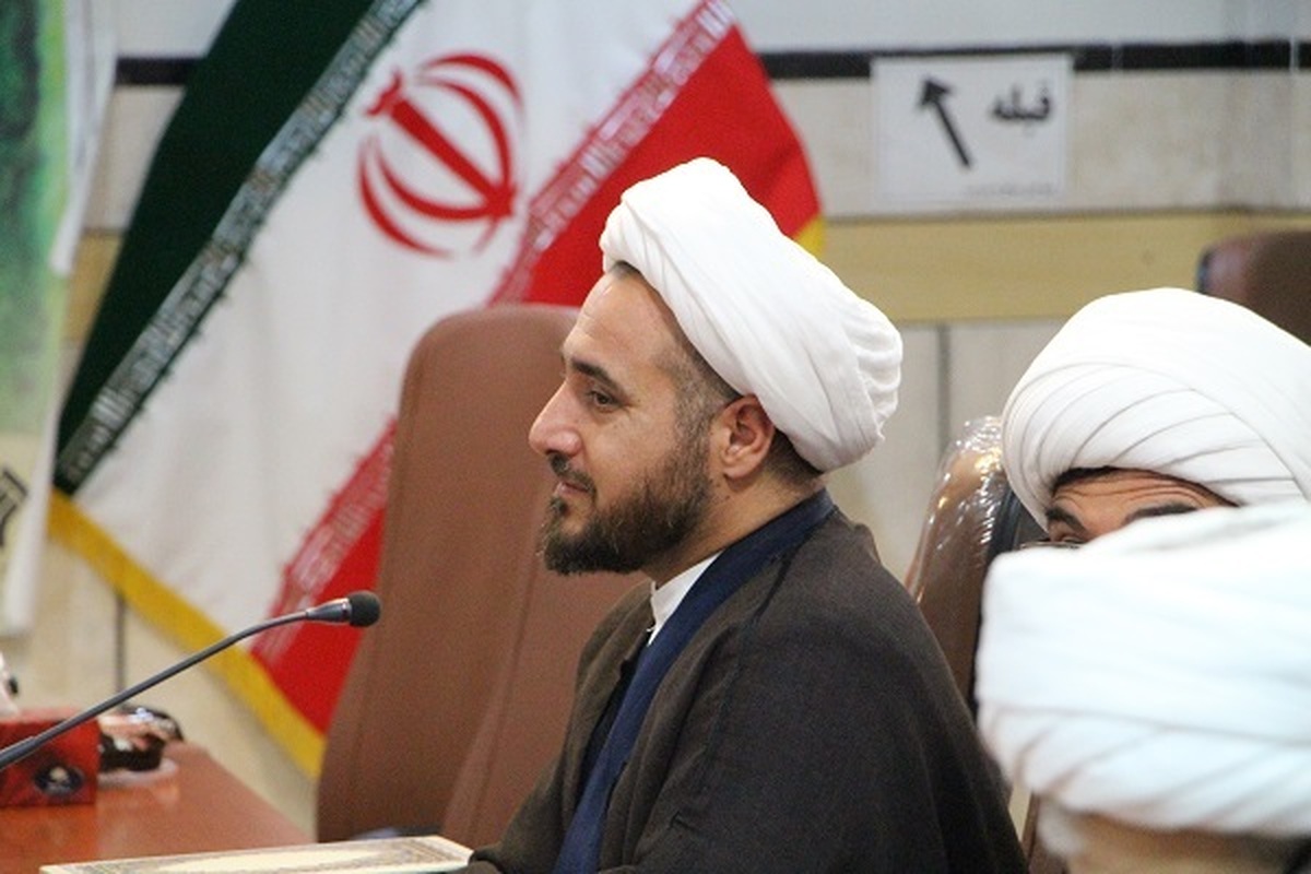 حفظ یاد و خاطره شهدا در حوزه های علمیه ضروری است