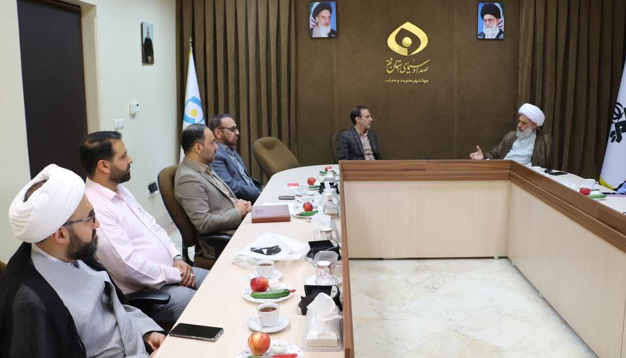 دیدار اعضای دبیر خانه کنگره بین المللی علامه بهابادی یزدی با مدیرکل صداوسیمای قم