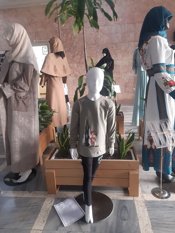 لباس‌های قهرمانان بی‌رنگ،‌ بی‌جان و بددوخت