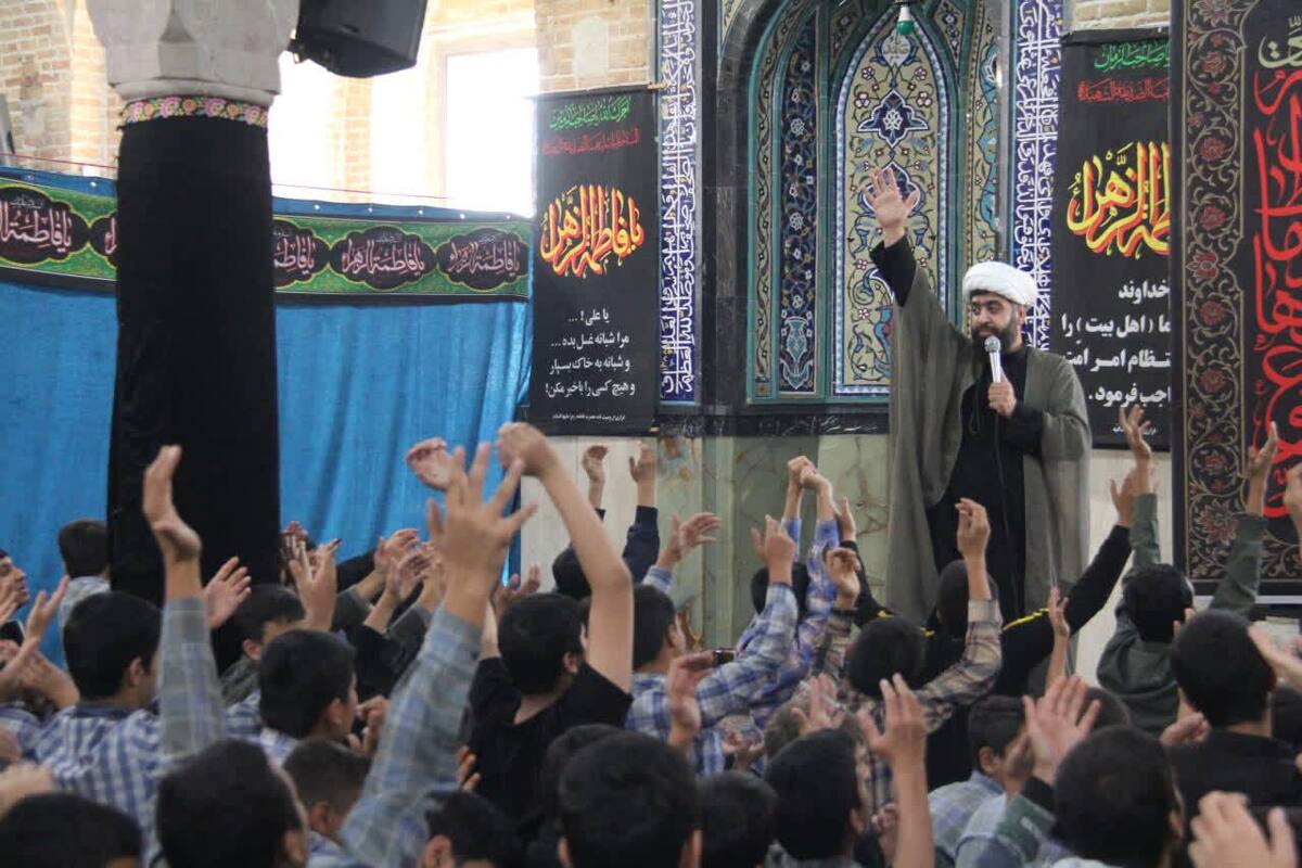 طنین دوباره «یا زهرا» در امام‌زاده یحیی / طلاب قم و تهران دل‌های نوجوانان تهرانی را فاطمی کردند