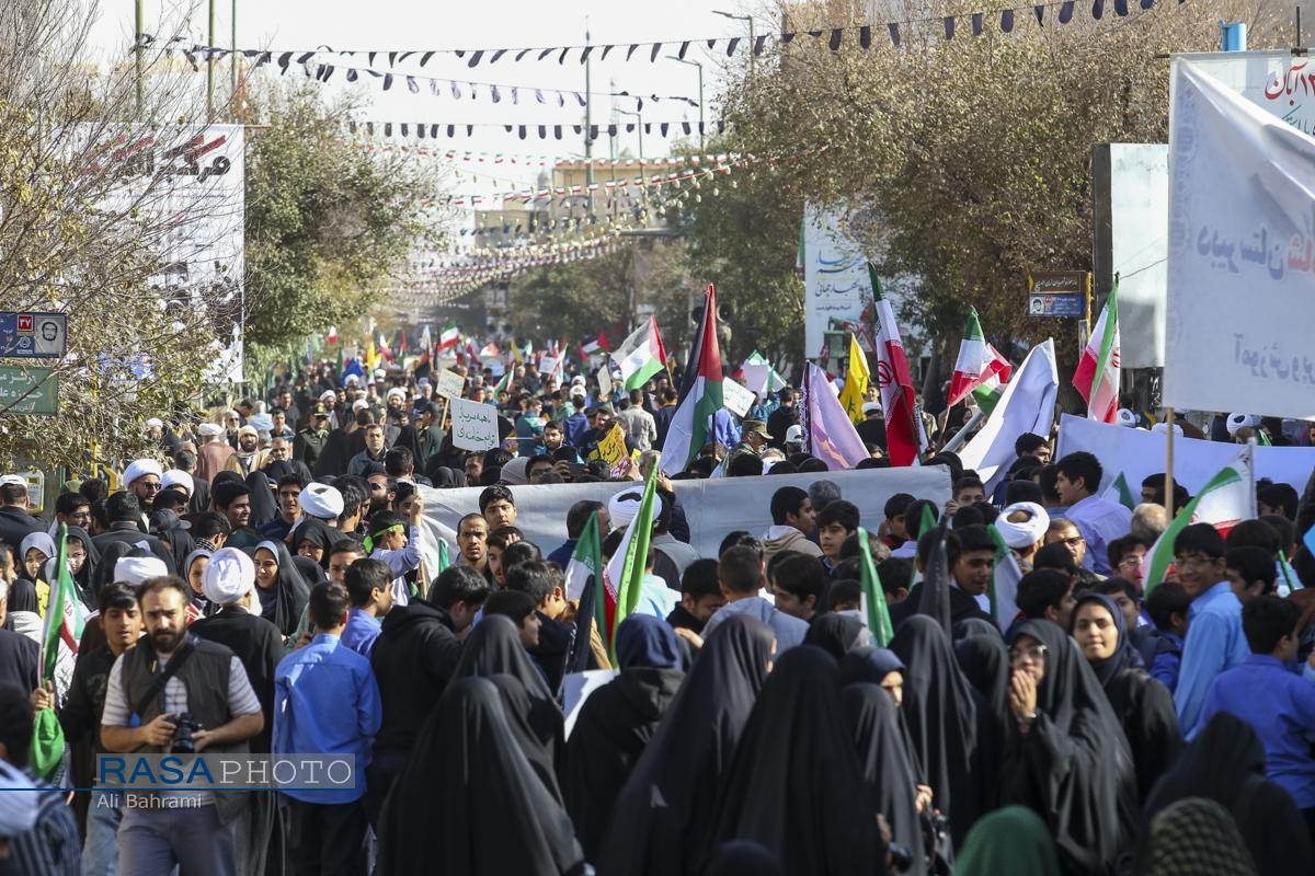 امت حزبالله قم در روز 13 آبان حماسه آفرید امت حزبالله قم در روز 13 آبان حماسه آفرید