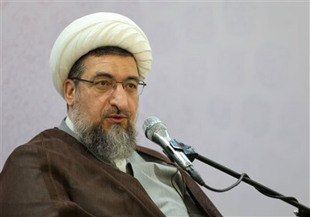 تماس‌های جداگانه امام جمعه تبریز با جمعی از چهره‌های خدمتگزار و نیکوکار استان