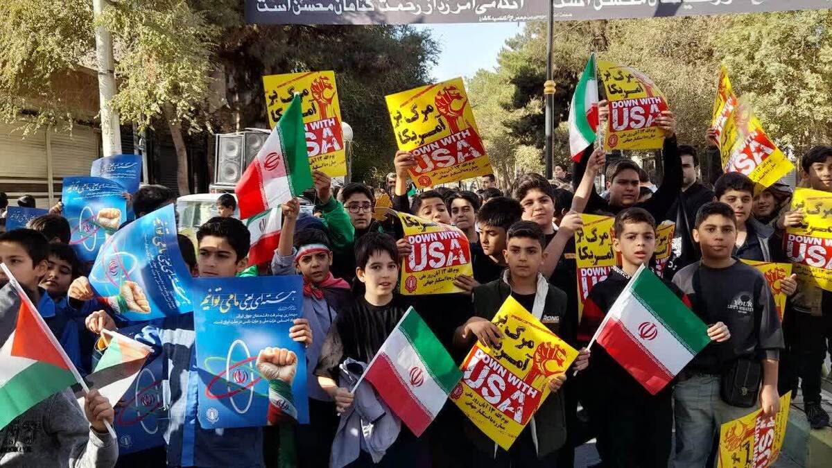 نمایش اقتدار ملی در راهپیمایی ۱۳ آبان در کاشان