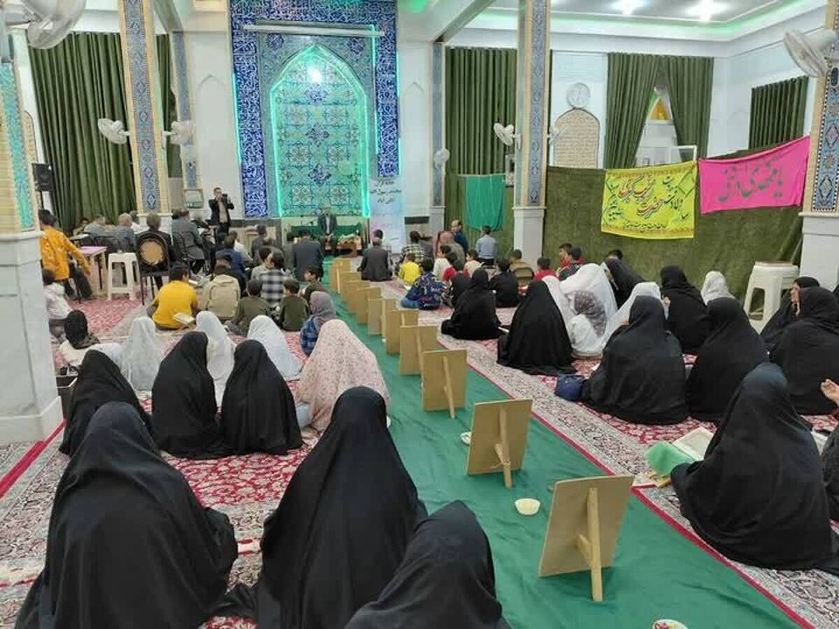 محفل «انس با قرآن» در مسجد روستای علی‌آباد آران و بیدگل برگزار شد