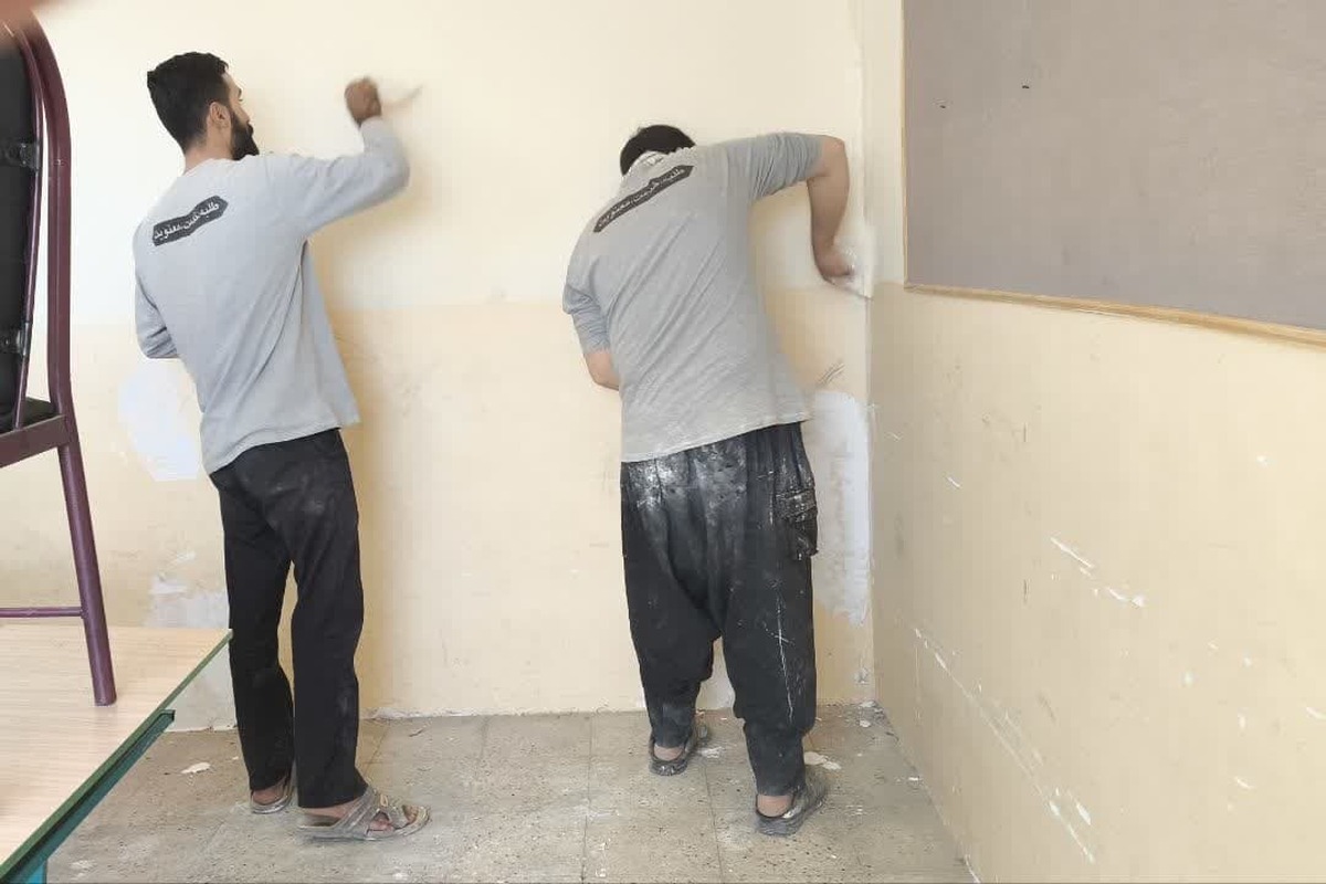 رنگ ایمان بر دیوار مدرسه گوریچی؛ جلوه‌ای از جهاد طلاب بشاگردی + فیلم