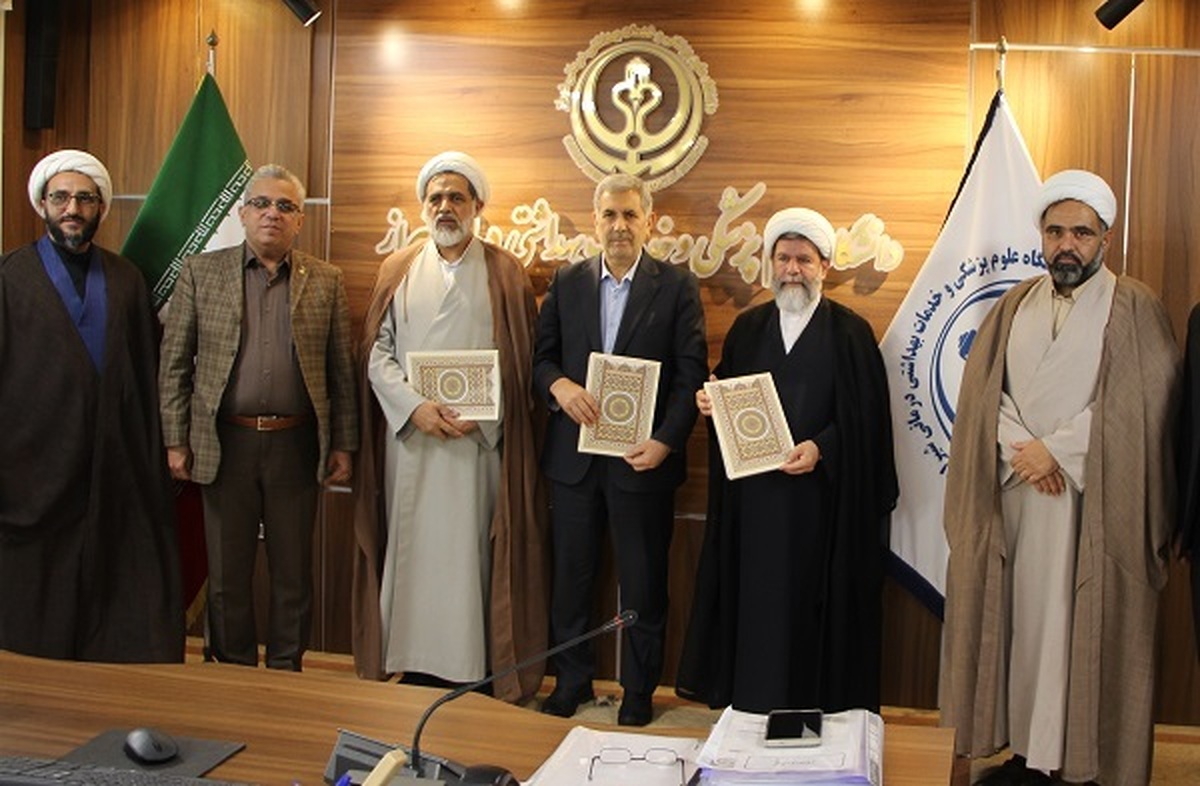 انعقاد تفاهم‌نامه همکاری میان حوزه علمیه فارس و دانشگاه علوم پزشکی شیراز