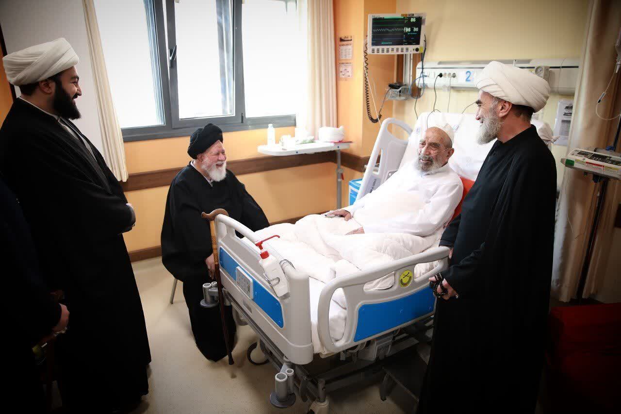 عیادت نماینده ولی فقیه در خراسان رضوی از آیت الله اشرفی شاهرودی