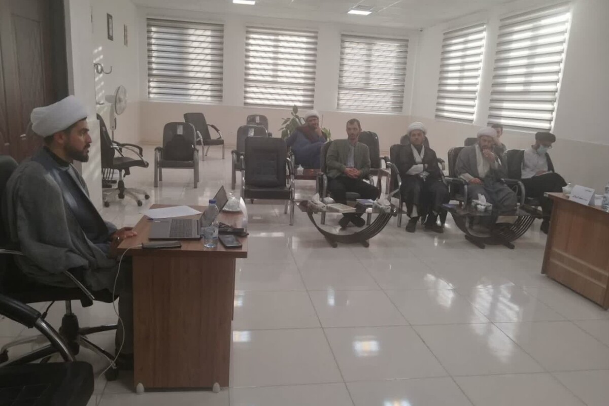 پایان‌نامه‌ای با محور عقل و دین از منظر مصباح و سروش در مدرسه علمیه تخصصی امام خامنه‌ای دفاع شد