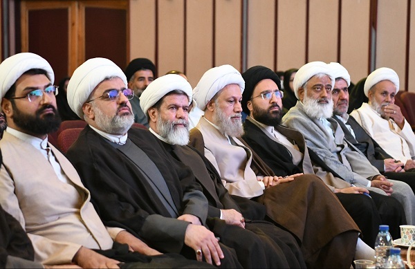 تأکید بر نقش جهادی روحانیت در تربیت نسل آینده در اولین گردهمایی طلاب معلم فارس
