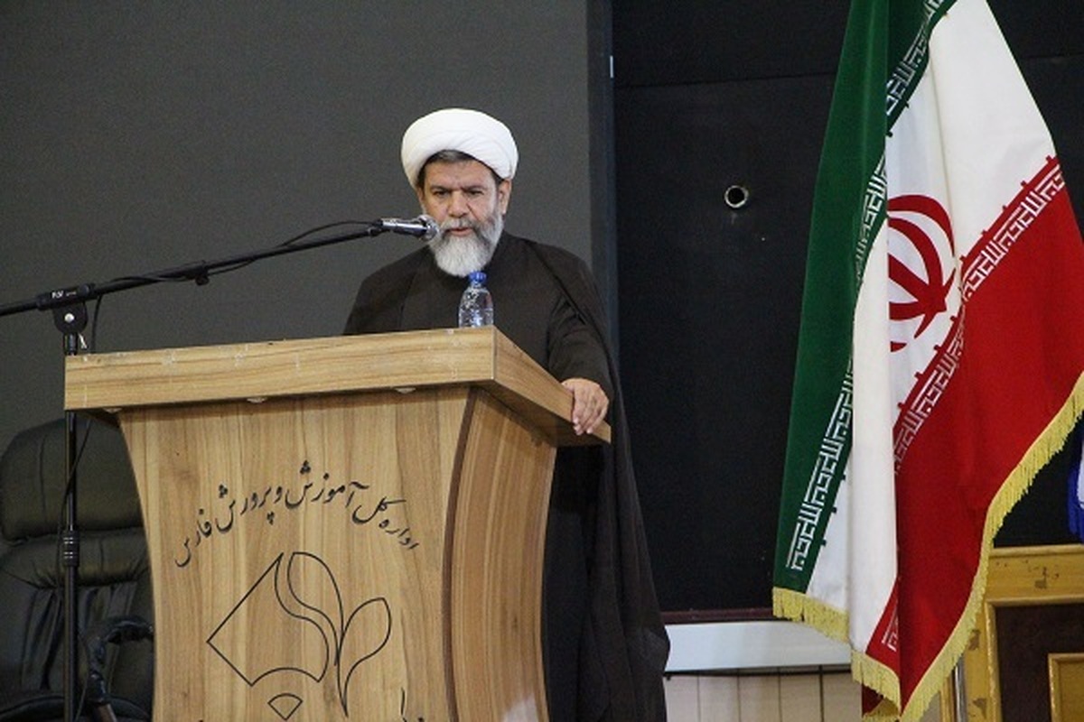 طلاب معلم باید امید و انگیزه را در دل دانش‌آموزان زنده کنند