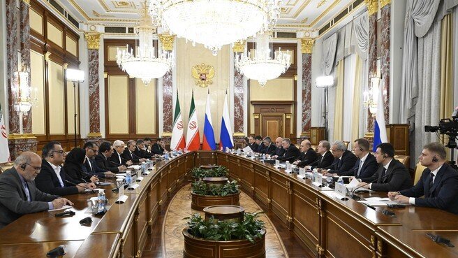 دیدار عارف و نخست‌وزیر روسیه در مسکو