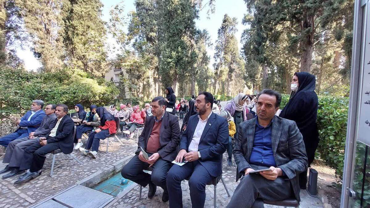 رونمایی از کتاب در مجموعه جهانی باغ تاریخی فین کاشان