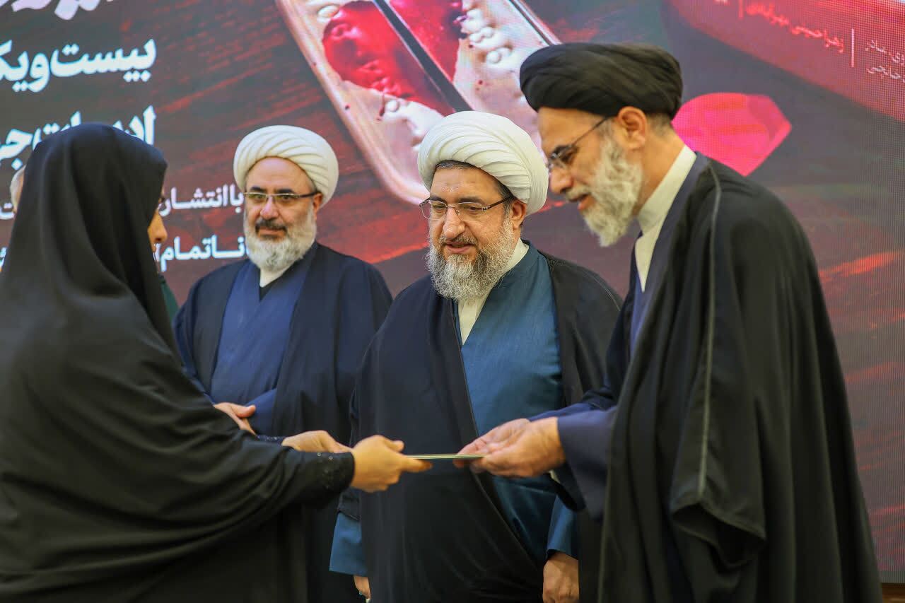 حضور امام جمعه تبریز در مراسم پاسداشت نقشآفرینی بانوان قهرمان+ تصاویر حضور امام جمعه تبریز در مراسم پاسداشت نقشآفرینی بانوان قهرمان+ تصاویر