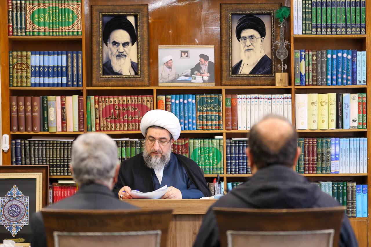 دیدار هفتگی نماینده ولیفقیه با اقشار مختلف مردم در تبریز دیدار هفتگی نماینده ولیفقیه با اقشار مختلف مردم در تبریز