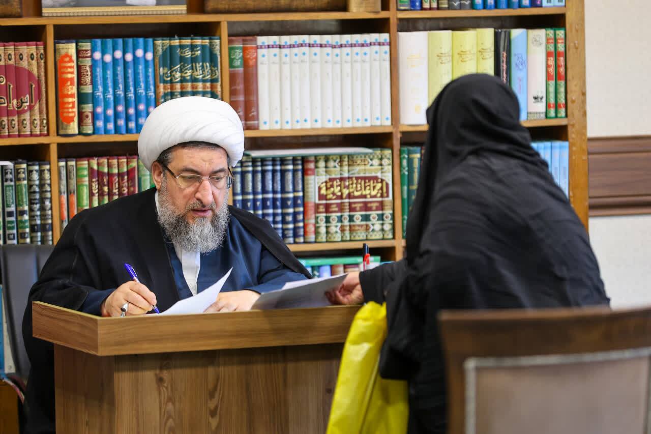 دیدار هفتگی نماینده ولیفقیه با اقشار مختلف مردم در تبریز دیدار هفتگی نماینده ولیفقیه با اقشار مختلف مردم در تبریز