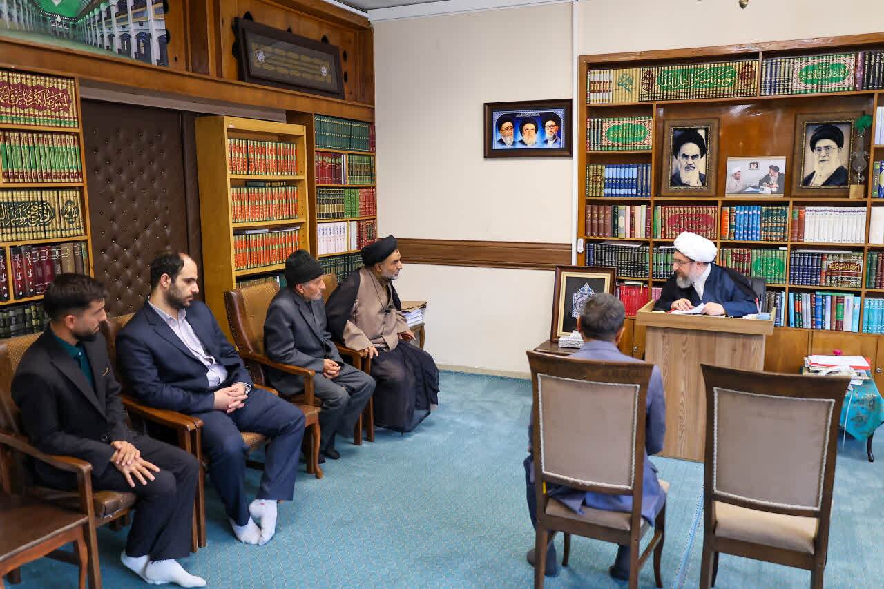 دیدار هفتگی نماینده ولیفقیه با اقشار مختلف مردم در تبریز دیدار هفتگی نماینده ولیفقیه با اقشار مختلف مردم در تبریز