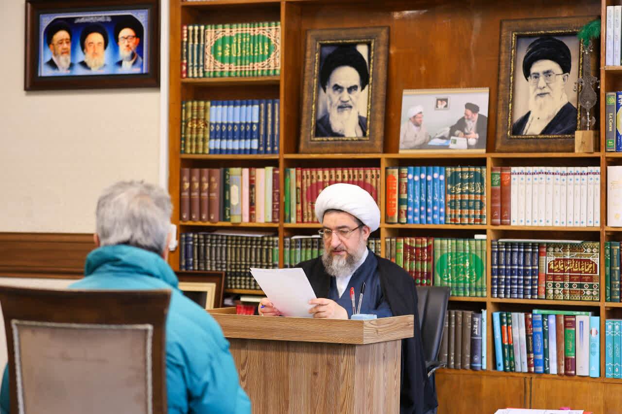 دیدار هفتگی نماینده ولیفقیه با اقشار مختلف مردم در تبریز دیدار هفتگی نماینده ولیفقیه با اقشار مختلف مردم در تبریز