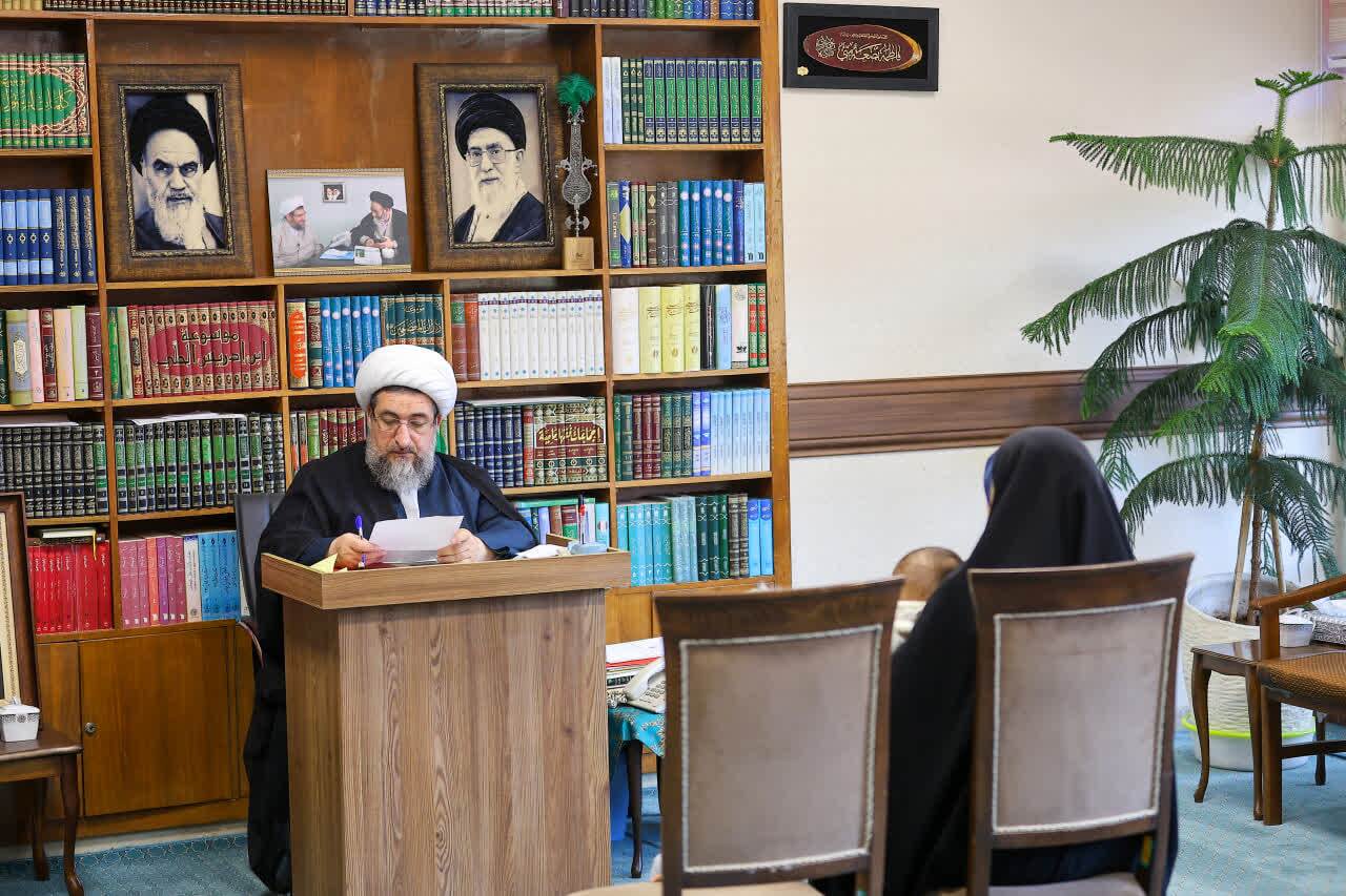 دیدار هفتگی نماینده ولیفقیه با اقشار مختلف مردم در تبریز دیدار هفتگی نماینده ولیفقیه با اقشار مختلف مردم در تبریز