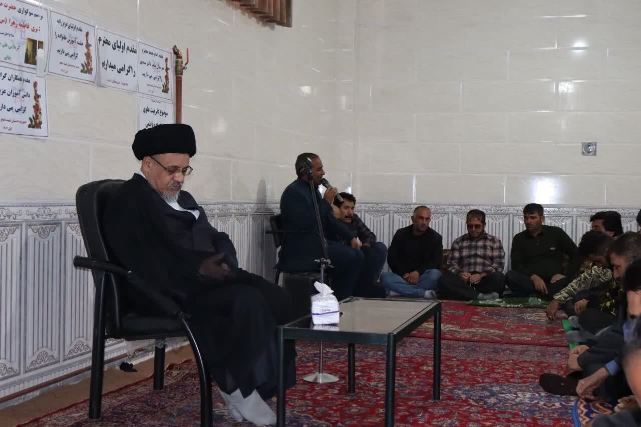 تأکید امام جمعه بناب بر تربیت نسل جوان با فرهنگ فاطمی در جلسه اولیا و مربیان+ تصاویر