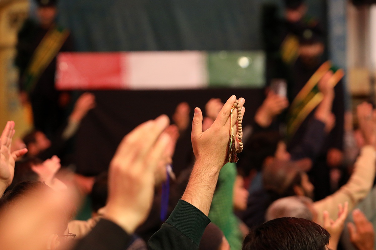 گزارش عزای فاطمی با حضور دو شهید گمنام در حرم حضرت معصومه/م