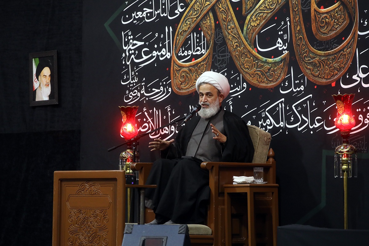 فاطمه زهرا یک‌تنه مسیر دین را از تحریف نجات داد /م