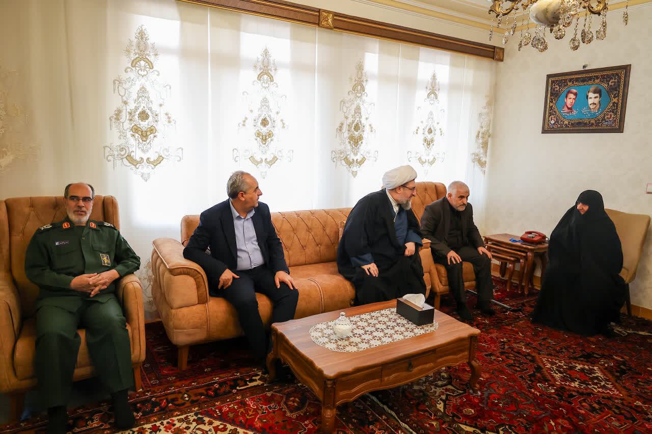 دیدار با خانوادههای شهدا در هفته بسیج+ تصاویر دیدار با خانوادههای شهدا در هفته بسیج+ تصاویر