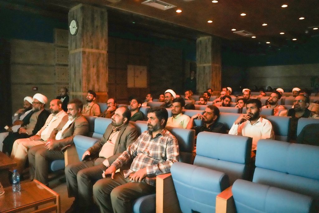 گزارشی از اکران و نقد مستند «دینداری» در دانشگاه باقرالعلوم  گزارشی از اکران و نقد مستند «دینداری» در دانشگاه باقرالعلوم