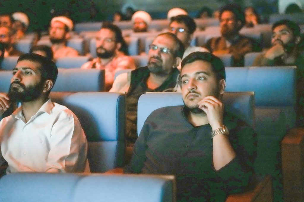 گزارشی از اکران و نقد مستند «دینداری» در دانشگاه باقرالعلوم  گزارشی از اکران و نقد مستند «دینداری» در دانشگاه باقرالعلوم