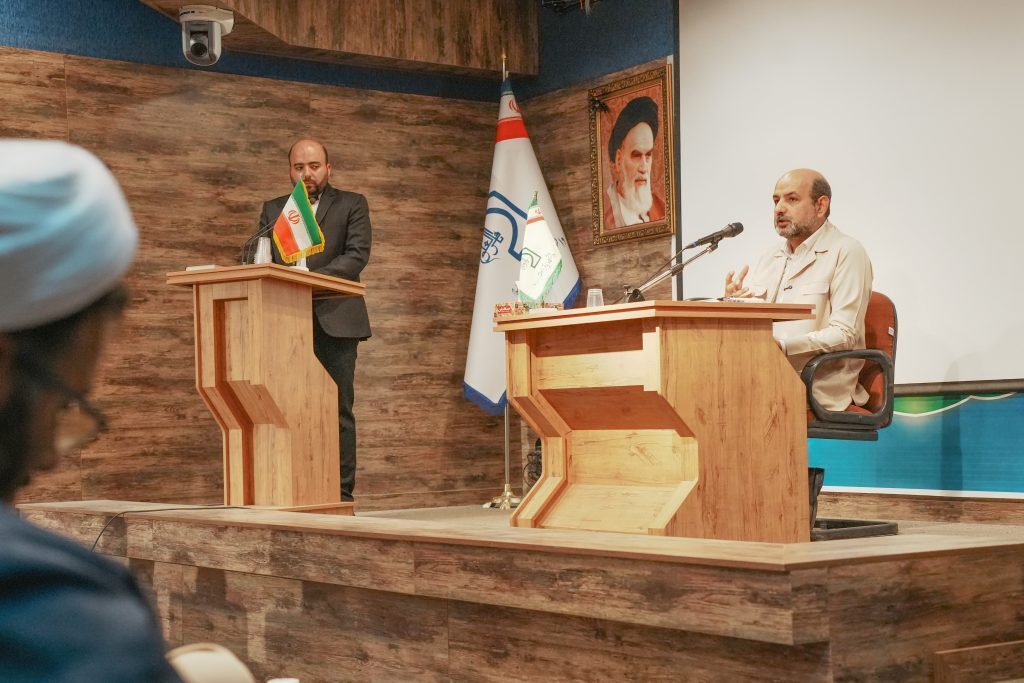 گزارشی از اکران و نقد مستند «دینداری» در دانشگاه باقرالعلوم  گزارشی از اکران و نقد مستند «دینداری» در دانشگاه باقرالعلوم