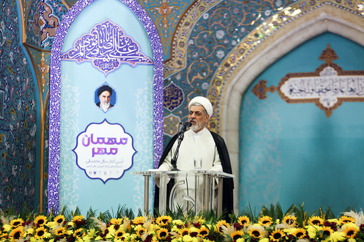 فریب جریانهای انحرافی در فضای دانشگاه را نخورید